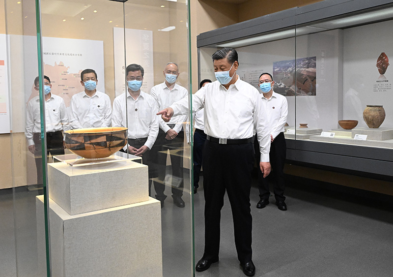 5月16日下昼，，，中共中央总书记、国家主席、中央军委主席习近平在前往陕西西安主持中国－中亚峰会途中，，，在山西运城博物馆考察。。。