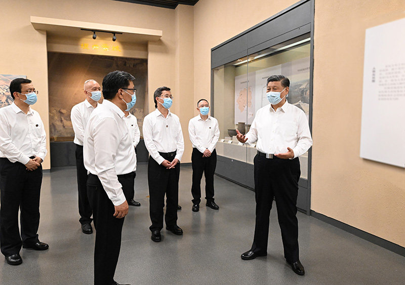 5月16日下昼，，，中共中央总书记、国家主席、中央军委主席习近平在前往陕西西安主持中国－中亚峰会途中，，，在山西运城博物馆考察。。。